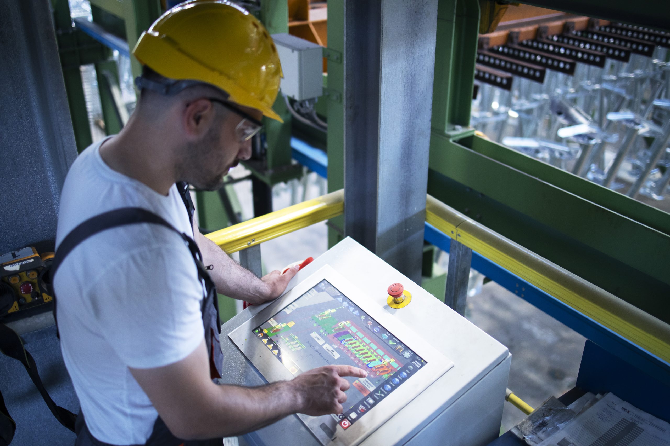 Monitor industriali: la scelta giusta per ambienti impegnativi